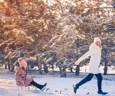 Kvalitní zimní radovánky: Jak vybrat ty nejlepší saně pro Vaše nejmenší?