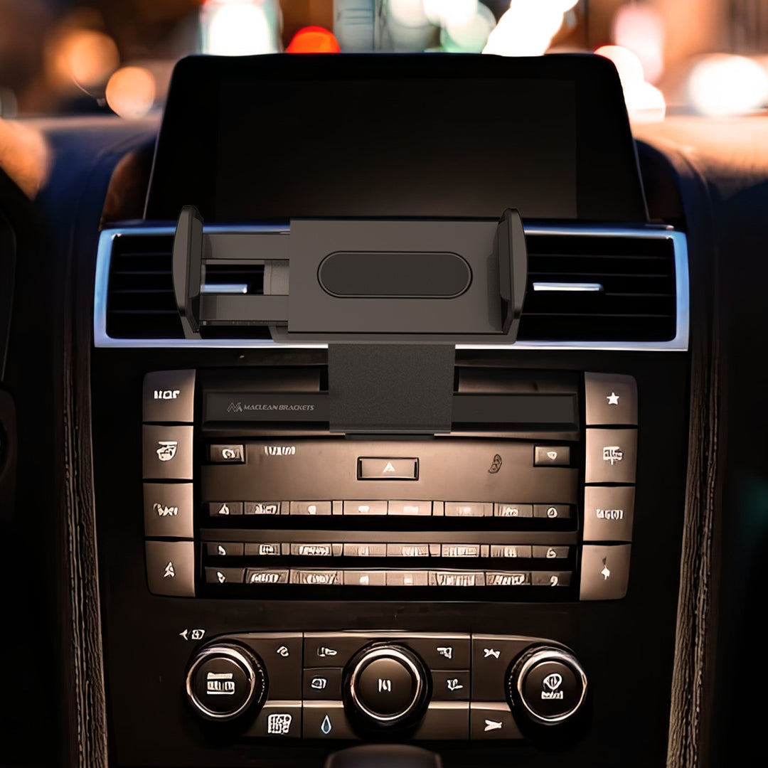 Univerzální držák mobilního telefonu do auta s jednoduchou instalací do slotu pro CD téměř ve všech vozech