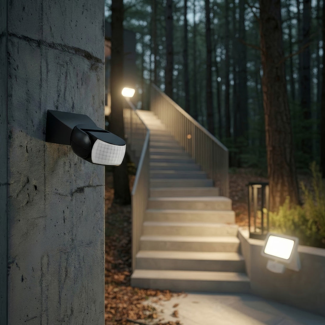 Infračervený detektor pohybu PIR moderní  dosah 12 m IP65 barva černá Maclean Energy MCE201W