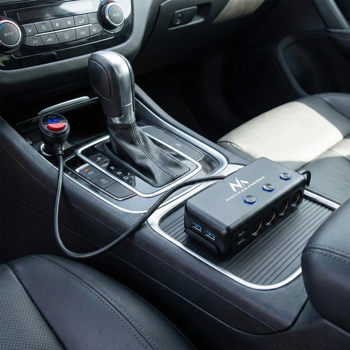 Rozdělovač zásuvek na zapalovač cigaret, voltmetr, 3 zásuvky zapalovače cigaret, 1x nabíjecí 3,0