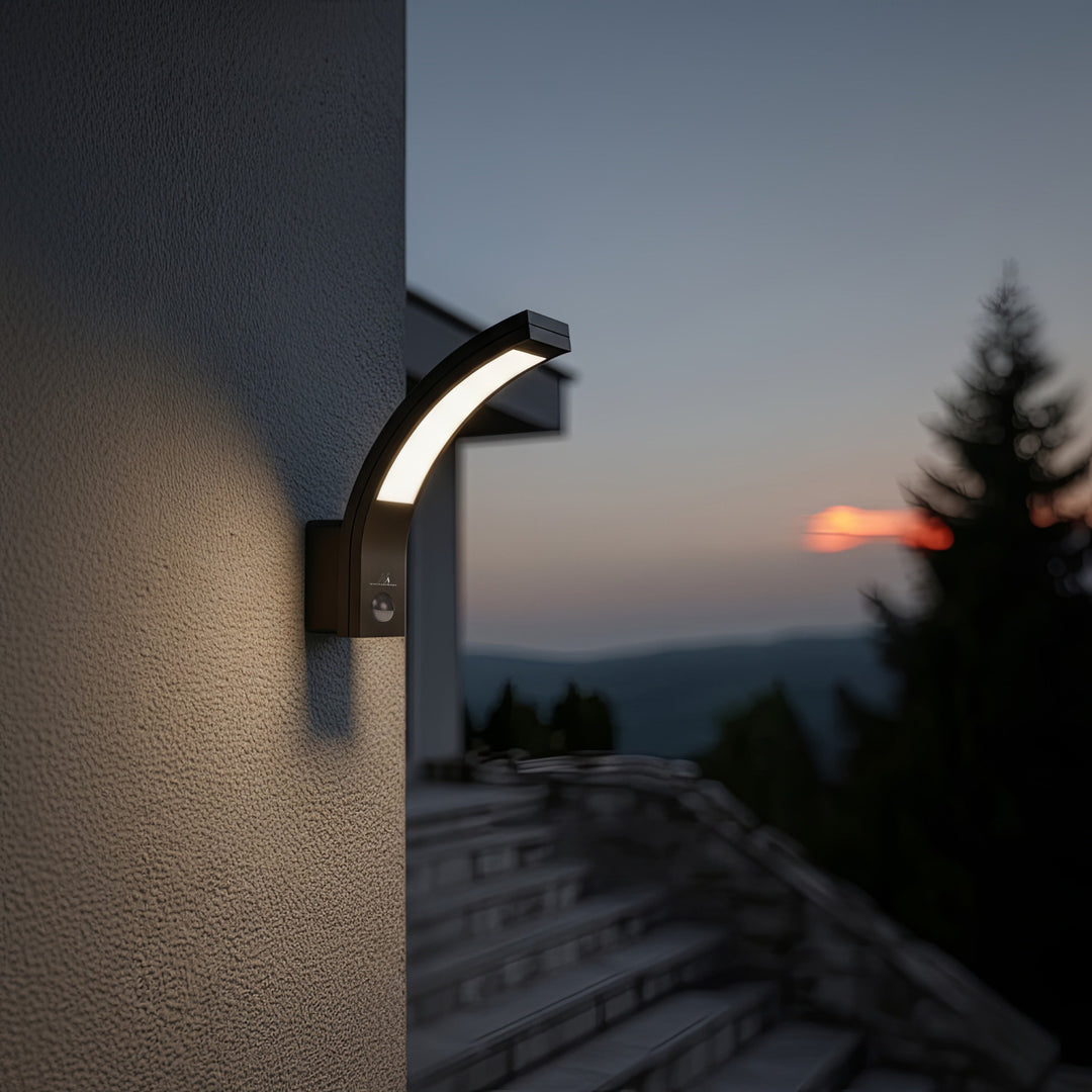 LED lampa s infračerveným pohybovým senzorem MCE244 750lm 10 W IP54 Maclean Energy