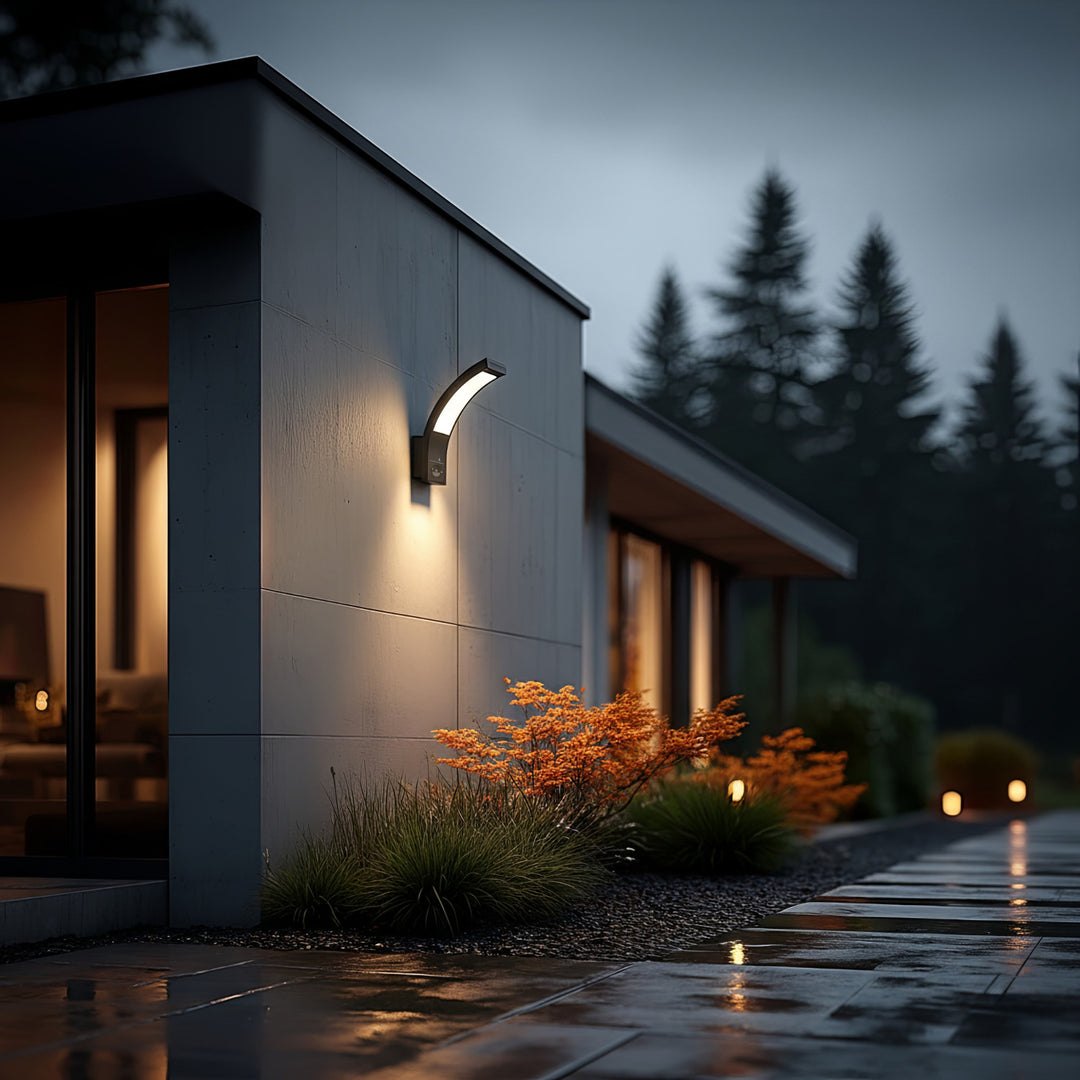 LED lampa s infračerveným pohybovým senzorem MCE244 750lm 10 W IP54 Maclean Energy