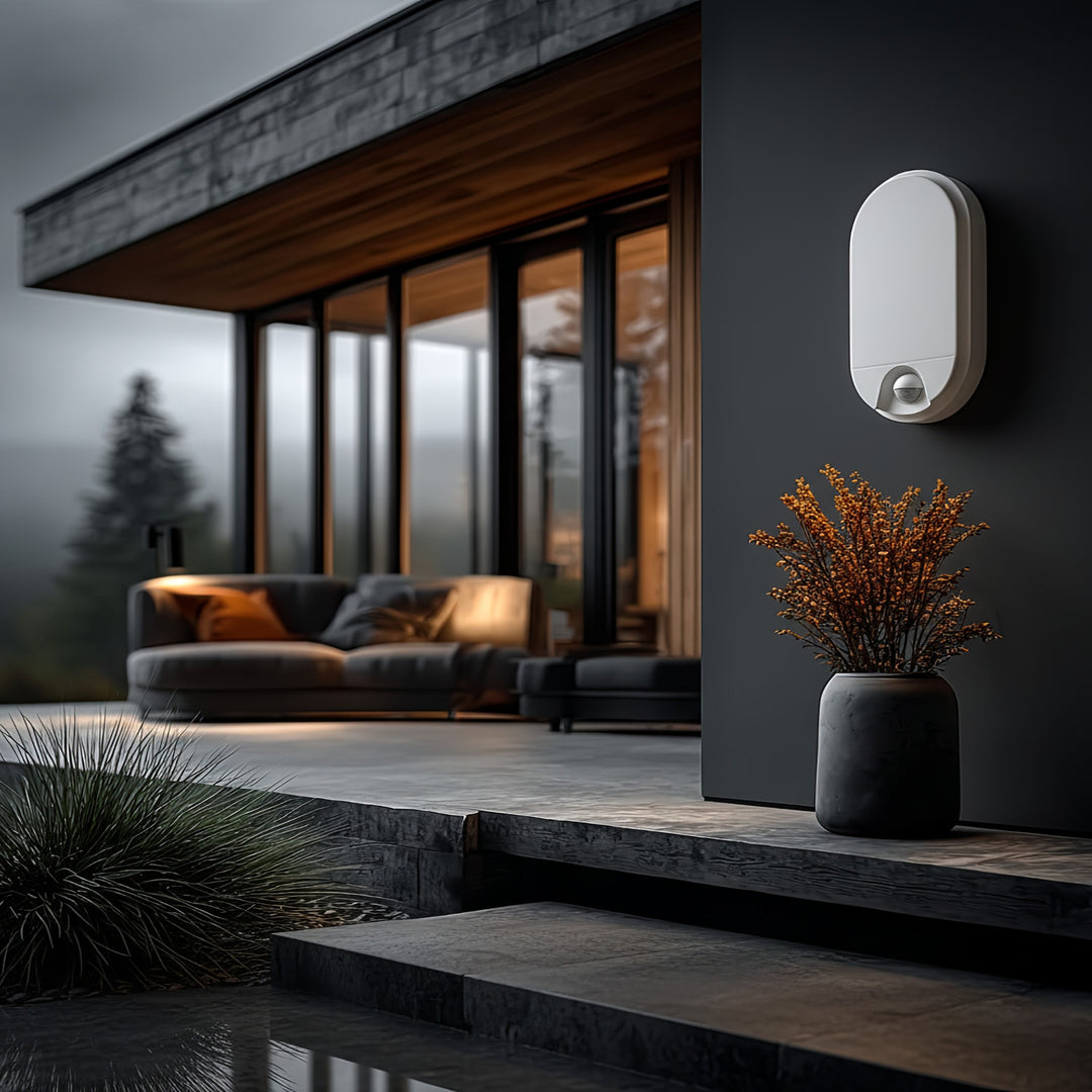 LED lampa s infračerveným pohybovým senzorem MCE340 W 1100lm 15W IP54 Maclean Energy přírodní bílá (4000K)