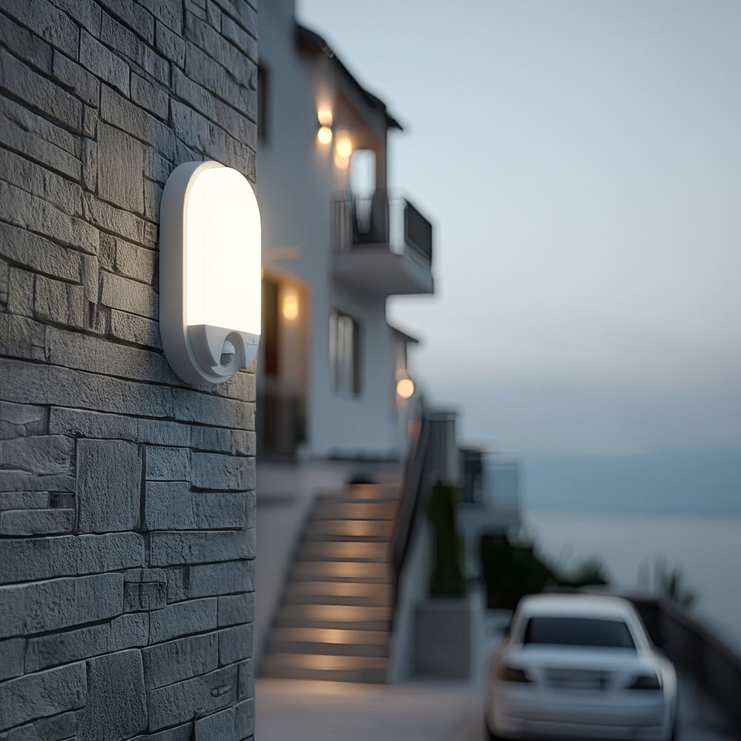 LED lampa s infračerveným pohybovým senzorem MCE340 W 1100lm 15W IP54 Maclean Energy přírodní bílá (4000K)