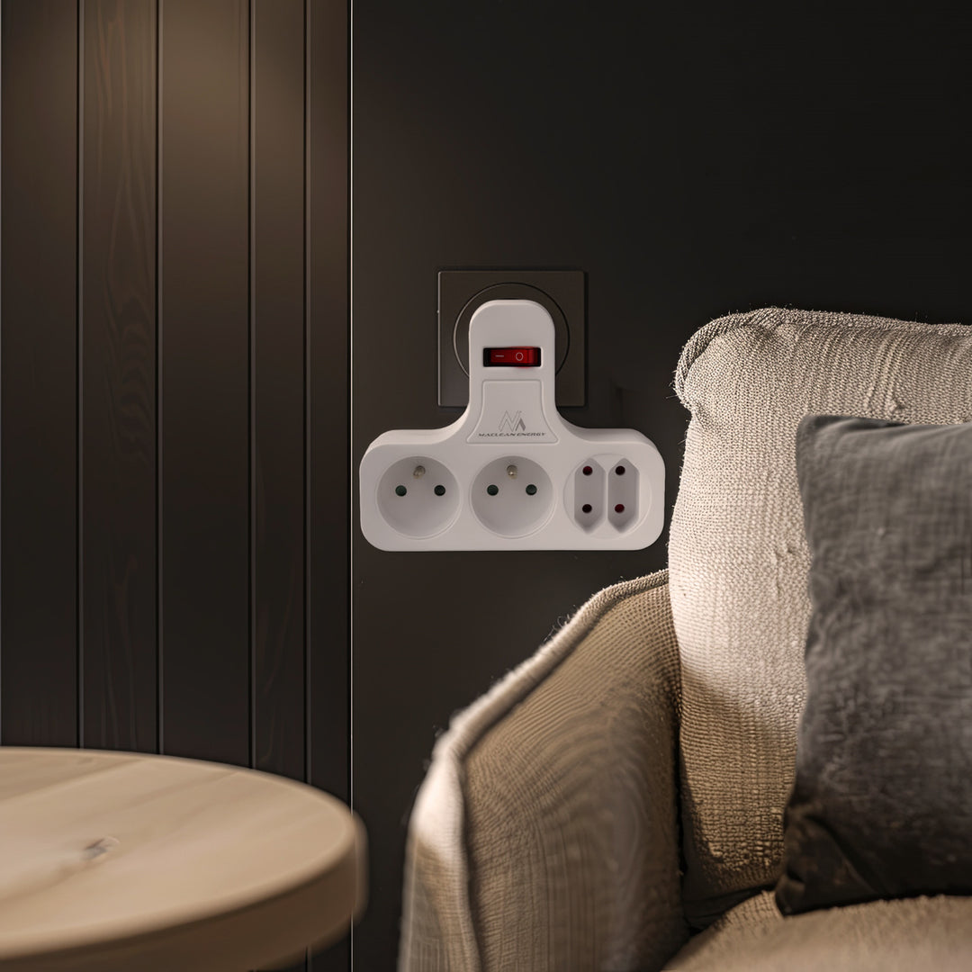 Maclean MCE224 E Zásuvka, čtyřnásobná s vypínačem, stabilizační nožička, typ E, 2x2,5A, 2x16A