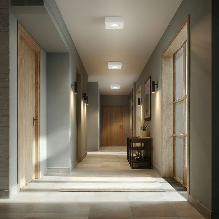 Bodové stropní svítidlo Maclean MCE464 W, pro světelné zdroje MR16 / GU10, bílé, 94x94x32mm, hranaté, alu