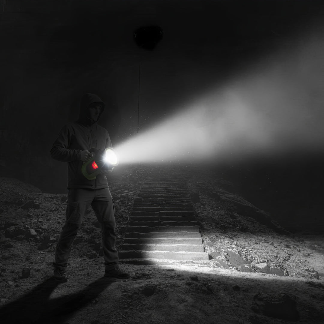 LED svítilna 3v1 Maclean, funkce powerbanky, 3 režimy svícení, 5W XM-L-T6, studená bílá 6500K, 3,7V 3x18650, 4500mAh, MCE345