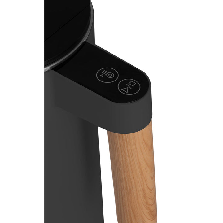 Rychlovarná konvice Rychlovarná konvice s regulací teploty 1,5 l Funkce KEEP WARM Ukazatel hladiny vody 360° Otočná základna 2200 W Antracitová barva