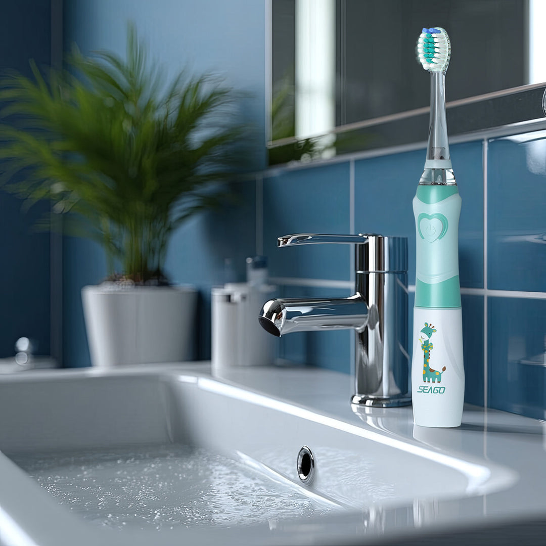 Dětský sonický zubní kartáček SEAGO, barva zelená, 1xAA 1,5V (není součástí balení), 3 koncovky, SG-977 Green