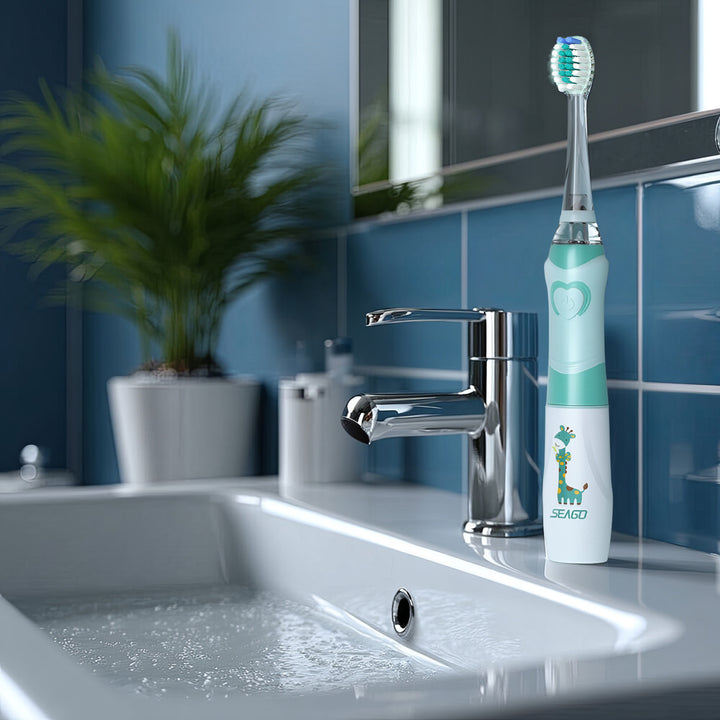 Dětský sonický zubní kartáček SEAGO, barva zelená, 1xAA 1,5V (není součástí balení), 3 koncovky, SG-977 Green