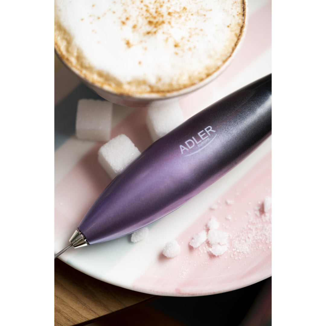 Napěňovač mléka Adler, se stojanem, fialový a černý, AD 4499