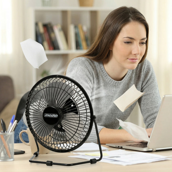 Stolní ventilátor Mesko, průměr 15 cm, napájení přes USB, vertikální oscilace, MS 7322