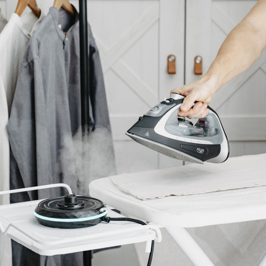 Bezdrátová napařovací žehlička Adler, keramická deska, 2800 W, AD 5043