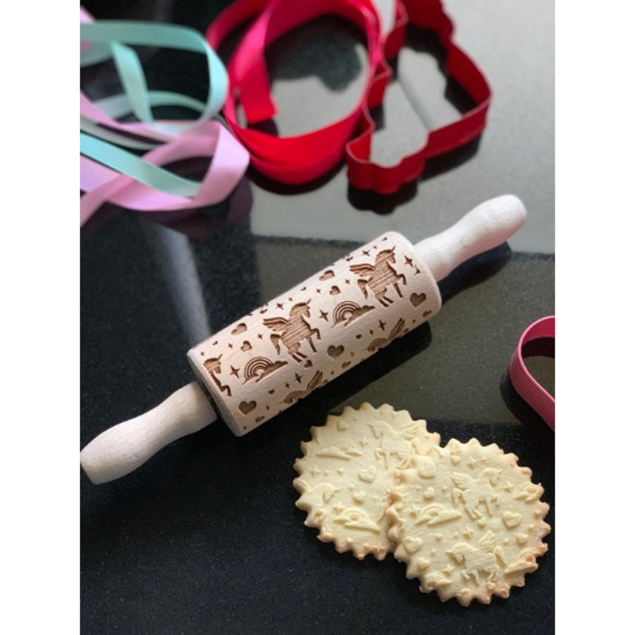 Gravírovaný váleček na dort Goody Woody, 23,5 cm, bukové dřevo, design jednorožce