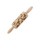 Gravírovaný váleček na dort Goody Woody, 23,5 cm, bukové dřevo, design dinosaura