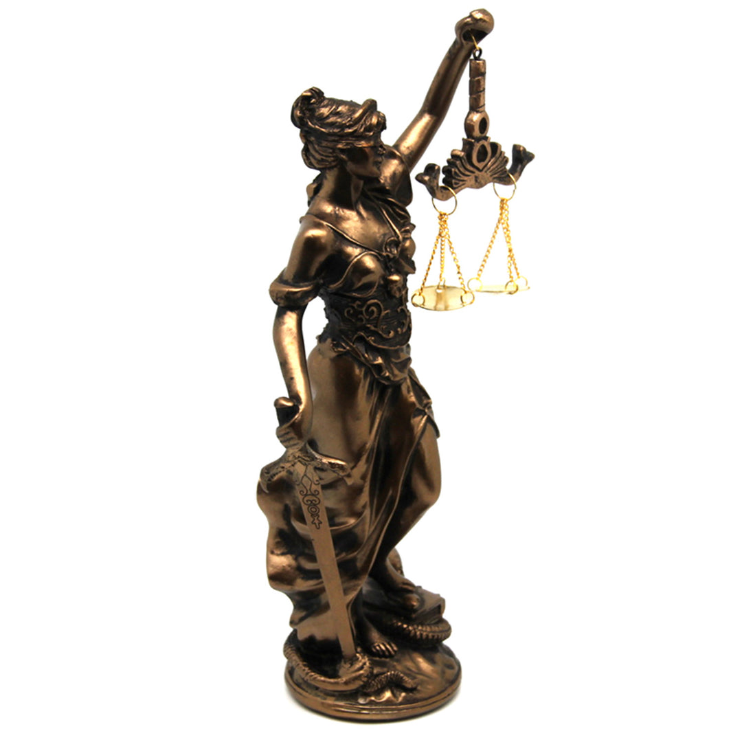 Figurka Temidy s váhou a mečem, bronzová právní plastika, královna Isabel