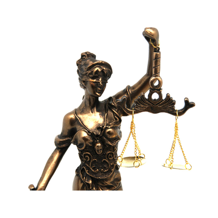 Figurka Temidy s váhou a mečem, bronzová právní plastika, královna Isabel