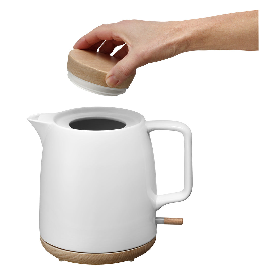 Keramická elektrická konvice Concept, objem 1 l, 1200 W, bílá barva, konektor Strix, filtr proti usazování vodního kamene, otočná základna, RK0085