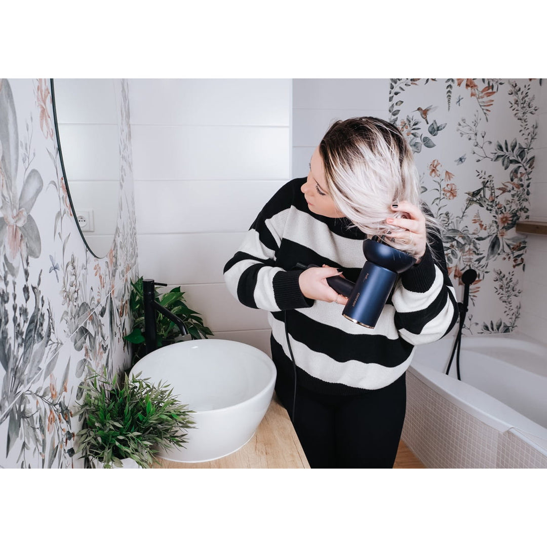 Fén Concept ProfiCare, motor BLDC, magnetické nástavce, funkce Oil Therapy, režim pro děti, funkce Cold Mode, VV8100