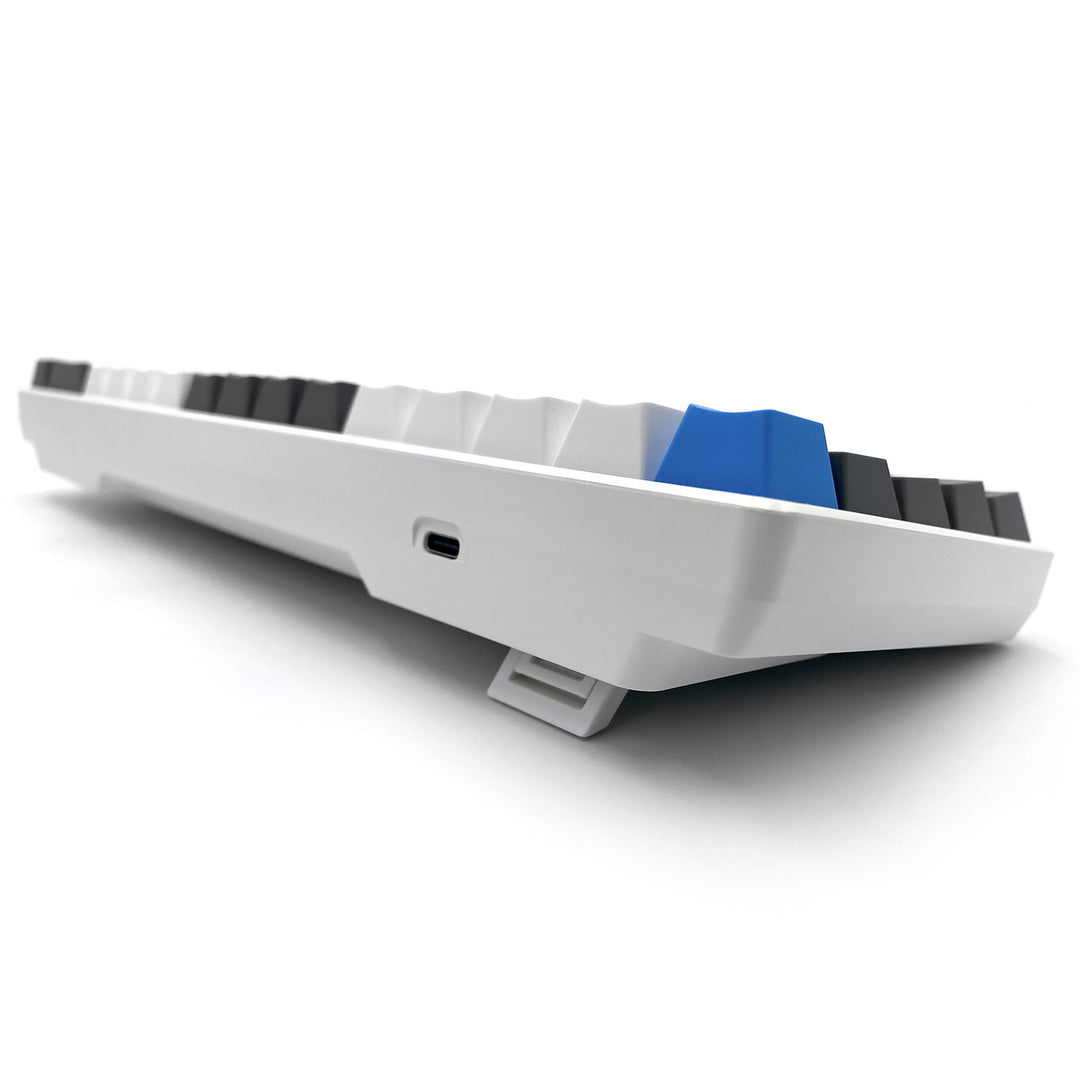 RED CORE MX60 – herní mechanická klávesnice typu short 60 %, mechanické spínače silent RED, barevné podsvícení, 68 kláves, USB-C. Barva: bílá/modrá. Mediatech