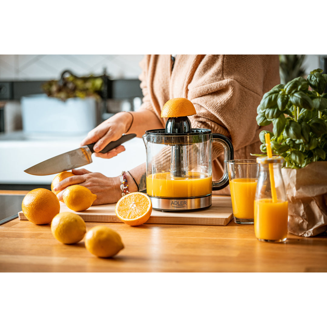 Odšťavňovač citrusů Adler, objem 1,2 l, maximální výkon 60 W, černý, AD 4012