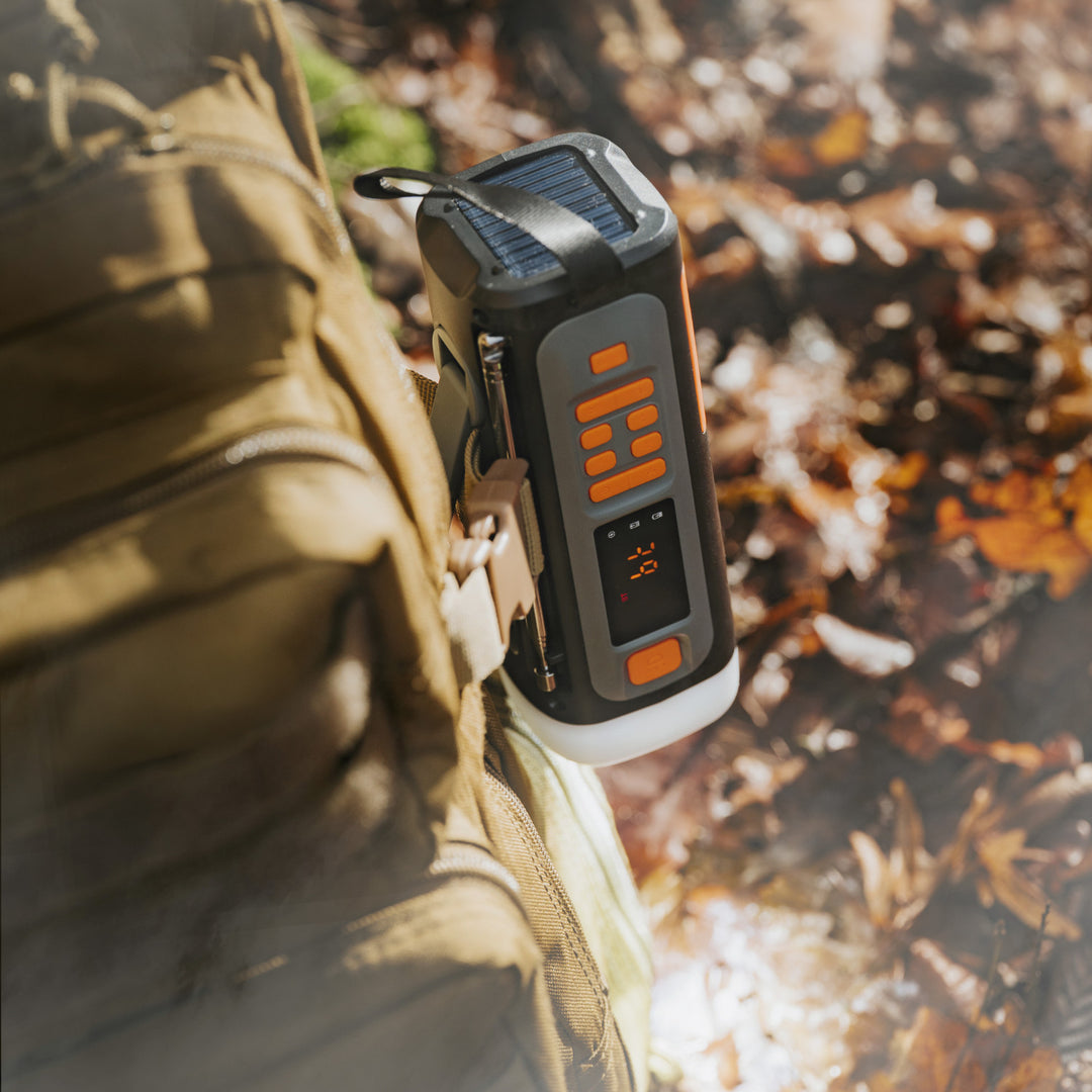 Nouzové rádio Adler, se solárním panelem, klikou a powerbankou, Bluetooth 5.0, LED svítilna 4 W, 4500 mAh, AD 1920
