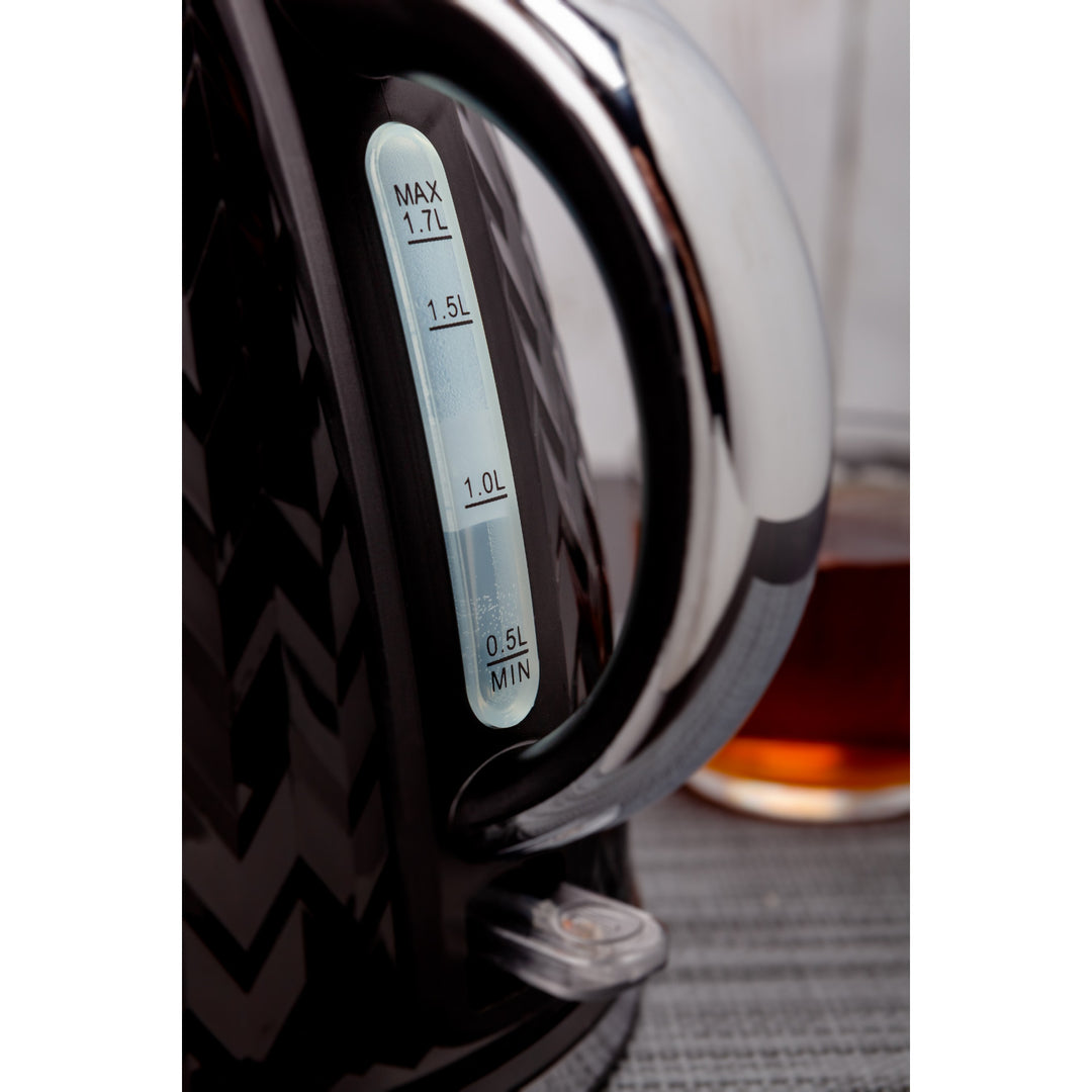 Elektrická konvice Eldom, černá barva, výkon 2000 W, objem 1,7 l, ukazatel hladiny vody, síťkový filtr, C265C
