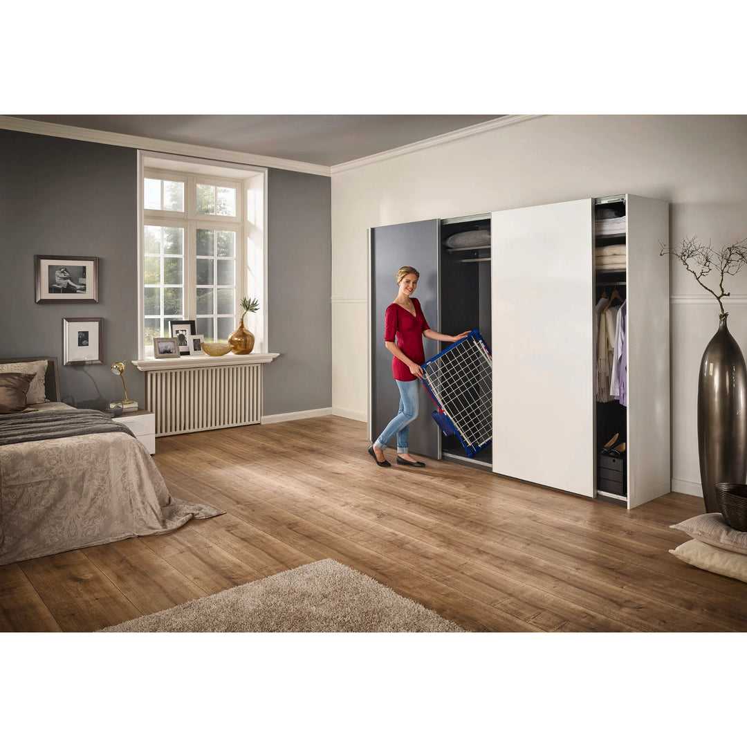Sušák Pegasus 180 Solid Plus Leifheit, délka šňůr 18 m, stabilní paralelní nohy, odolný proti povětrnostním vlivům, 2 držáky na prádlo, 81510