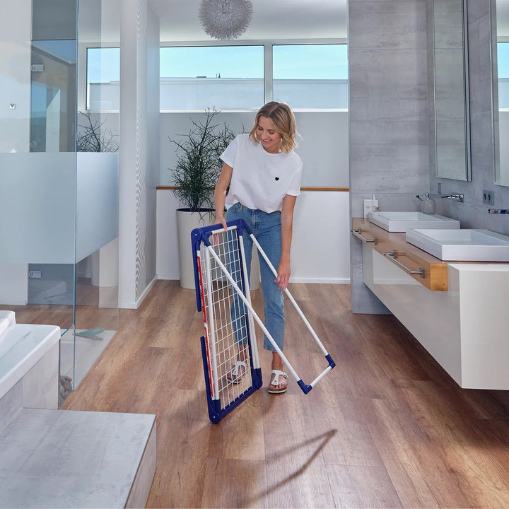 Sušák na prádlo Pegasus 180 Solid Leifheit, délka šňůr 18 m, stabilní rovnoběžné nožičky, odolný vůči povětrnostním vlivům, 2 držáky na prádlo, 81514