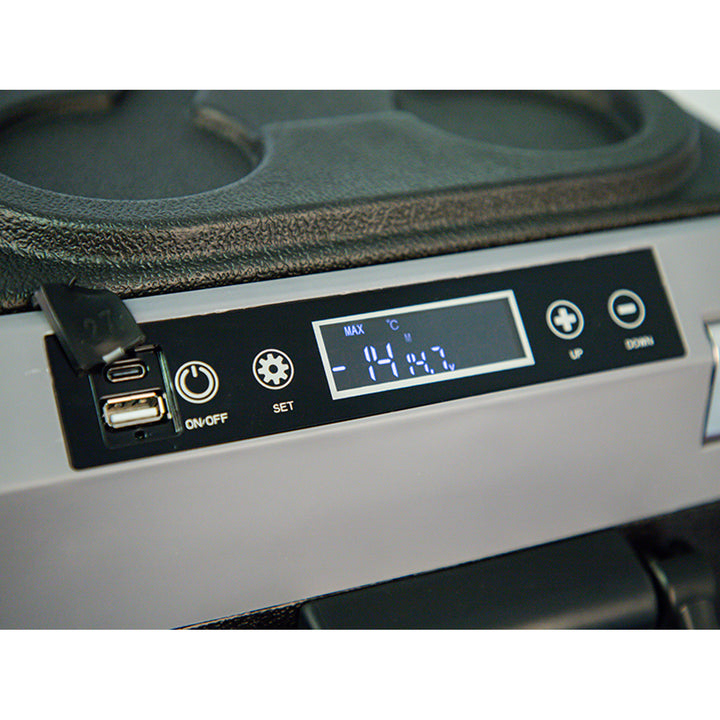 Kompresorová cestovní chladnička do auta Blow, objem 35 l, dotykový ovládací panel, 12 V, 24 V a 230 V, USB-C zásuvka, 44-208#