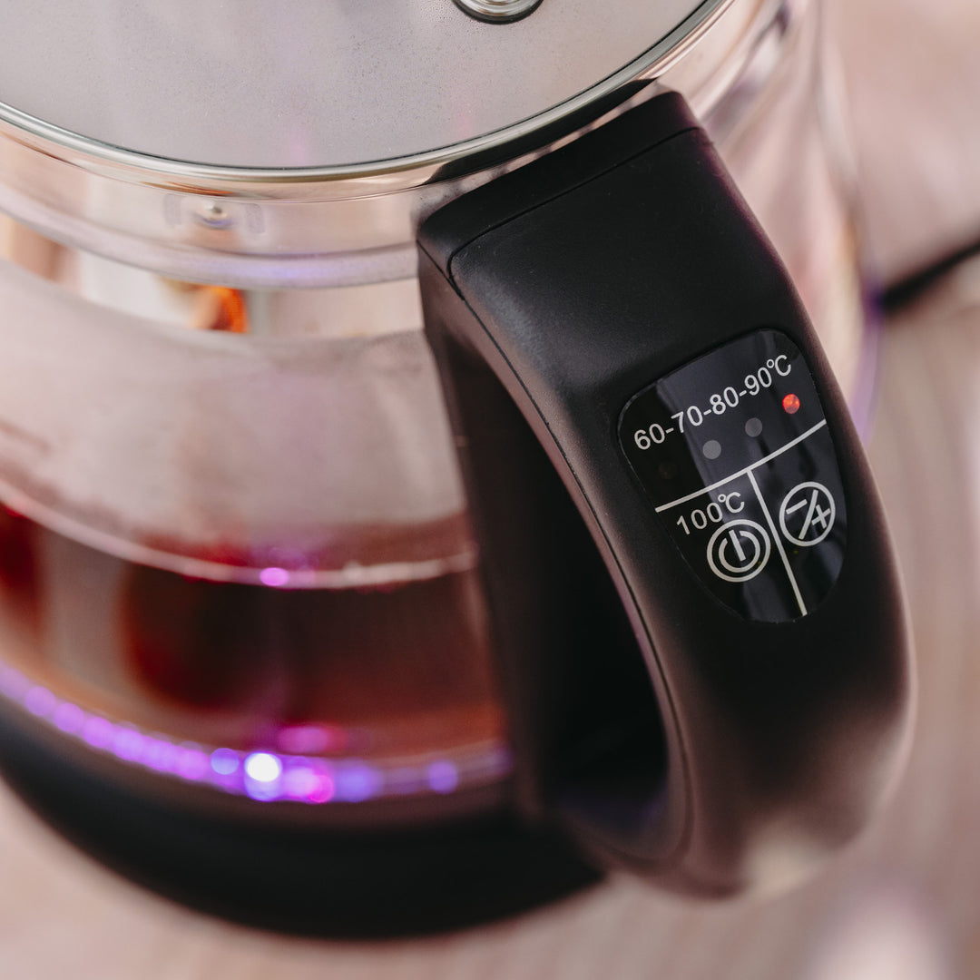 Skleněná rychlovarná konvice 1,5 l s infuzérem a regulací teploty 2200 W, LED 60–100 °C, Adler AD 1299, černá