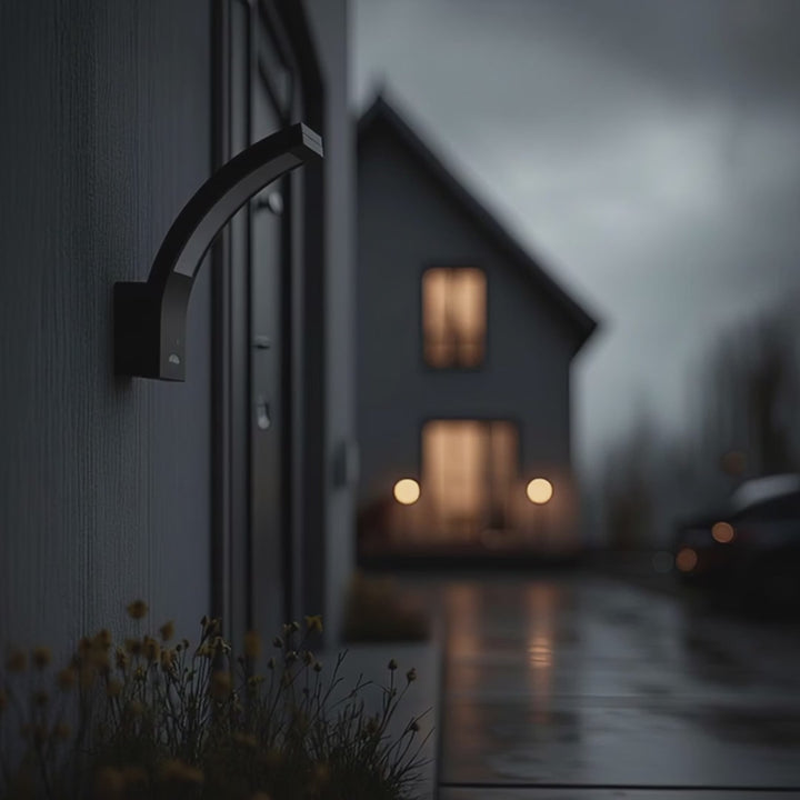 LED lampa s infračerveným pohybovým senzorem MCE244 750lm 10 W IP54 Maclean Energy