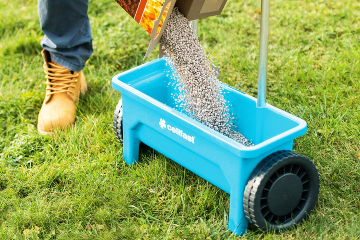 Univerzální secí stroj Cellfast 42-205 na kolech pro granule do 10 mm