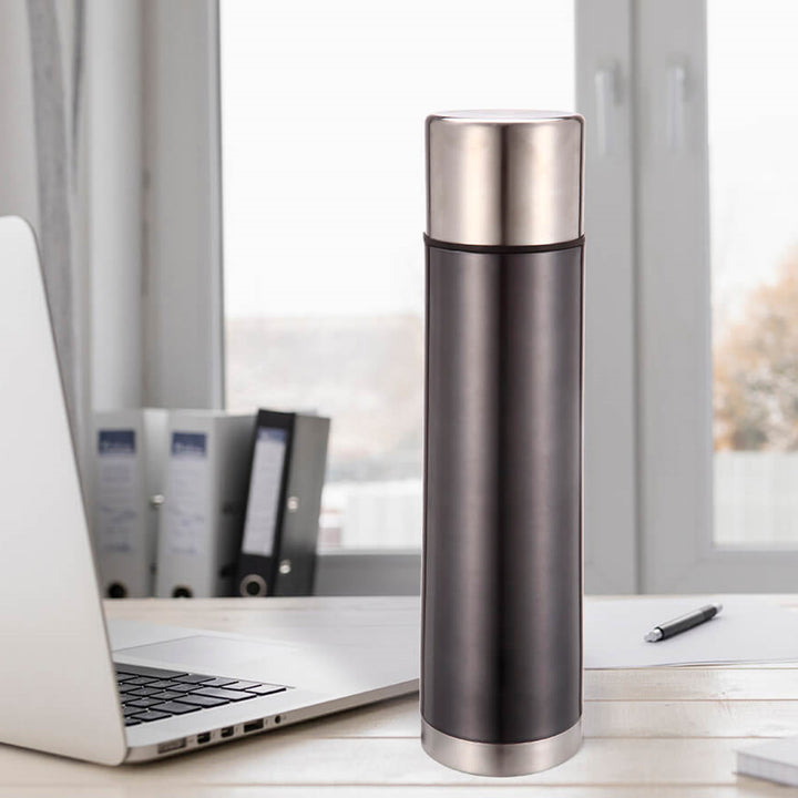 Termoska z nerezové oceli 750ml s izolací a 200ml kelímkem na horké nebo studené nápoje (grafitová)