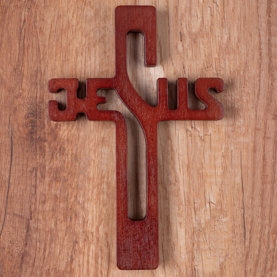 Dřevěný závěsný kříž s nápisem JESUS hnědý 22x14x1,6cm