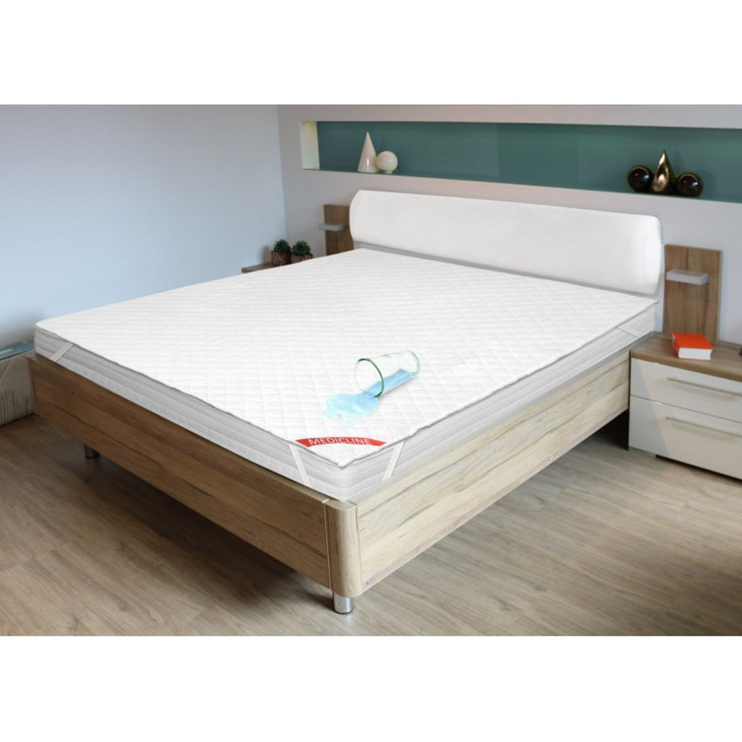 AIO FACTORY Voděodolný prošívaný matracový topper/chránič s počtem vláken 200x220 cm bílý