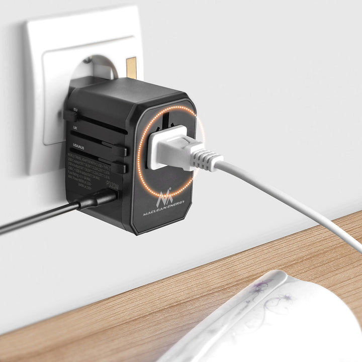 Cestovní adaptér Maclean, napájecí adaptér USB, 2xUSB 3A + USB-C PD 20W, 8A pojistka, rychlé a rychlé nabíjení, 200 zemí světa, MCE238N